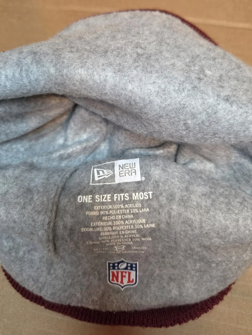 New Era- Washington Redskins On-Field pom-pom Beanie.